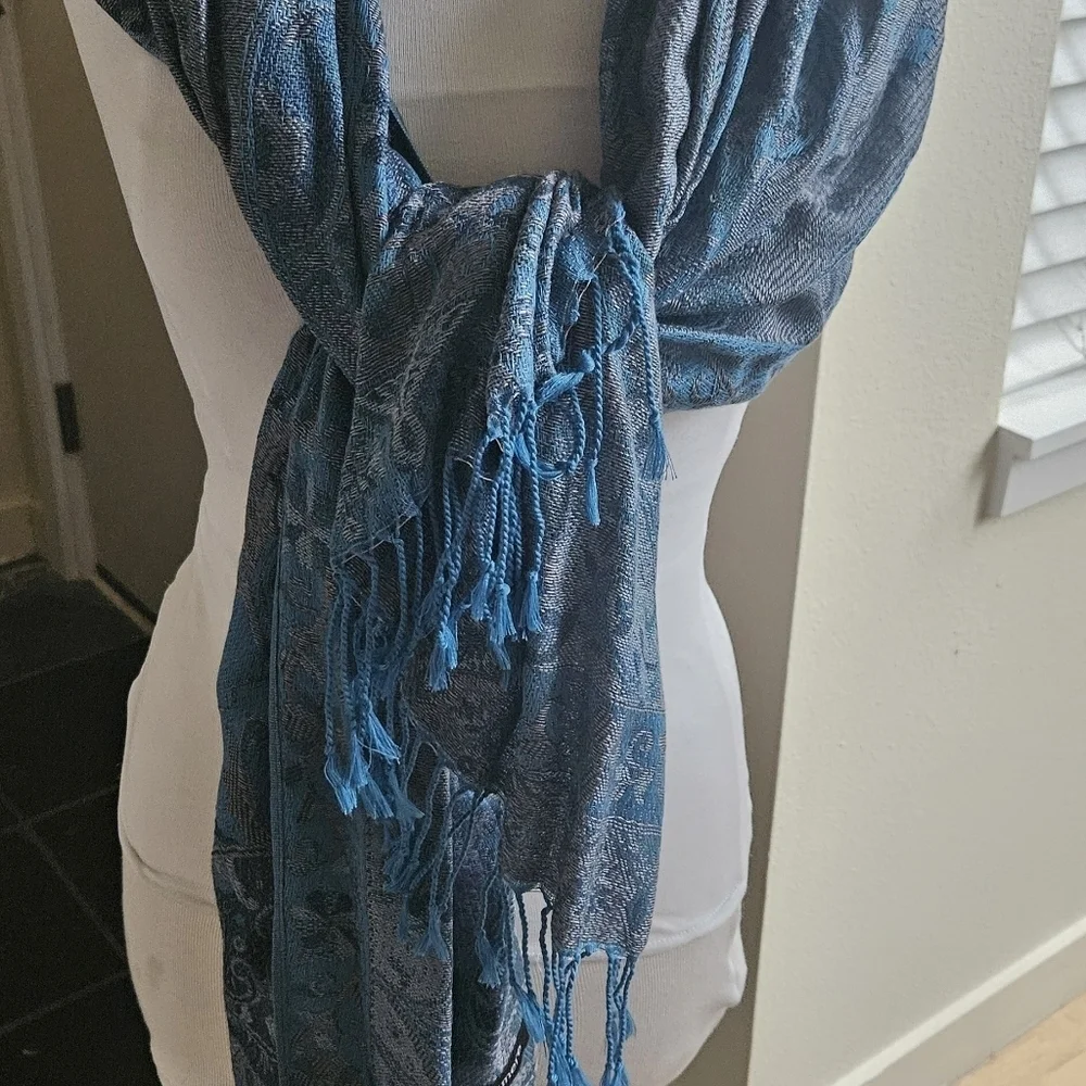 Beautiful Cashmere Blend Scarf Pashmina Shawl Abu Dhabi Blue/Turquoise Pattern